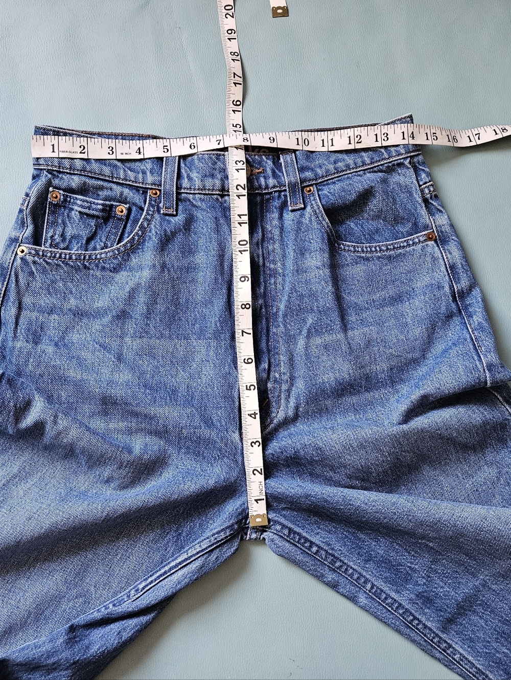 MOTHER SNACKS! The Funnel Heel Cuff Jeans in Delicious Memories Wash - Picture 4 of 12
